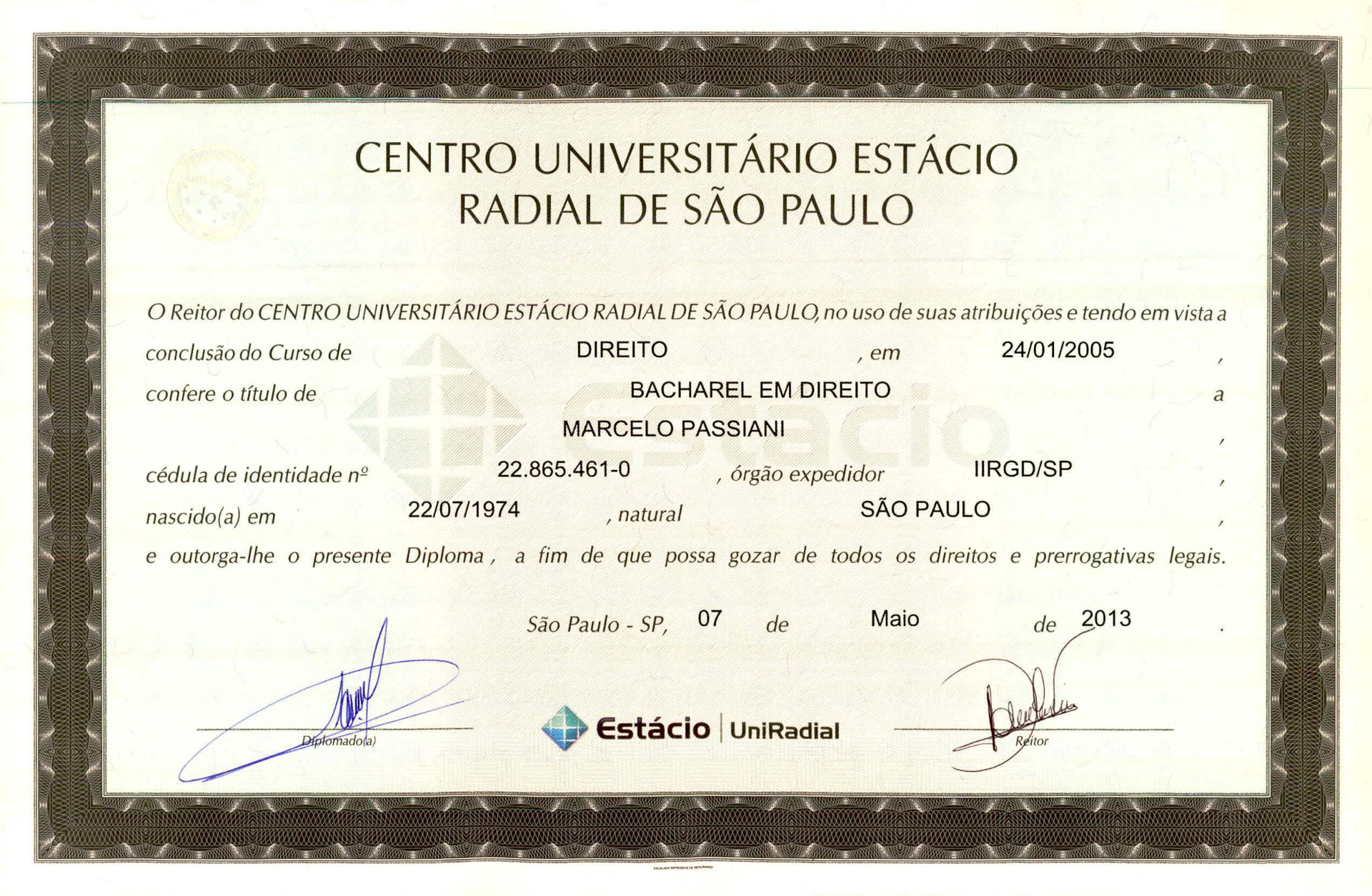 Certificado — Bacharel em Direito